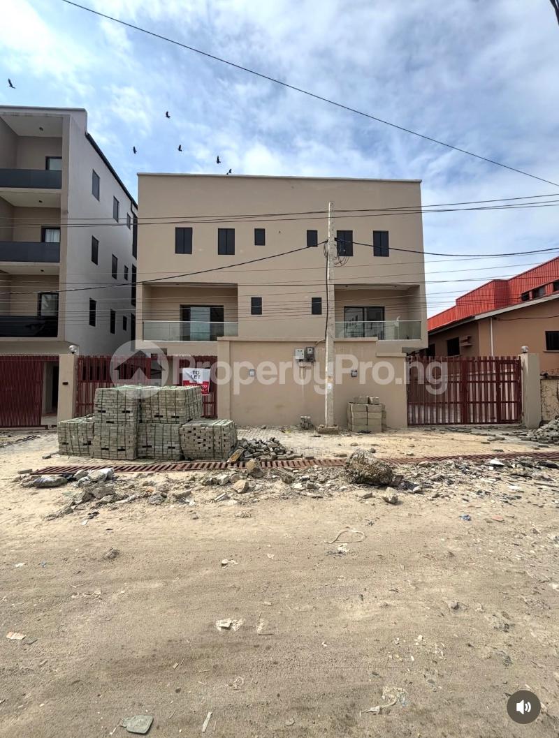4 bedroom House for rent Ologolo Lekki Lagos
