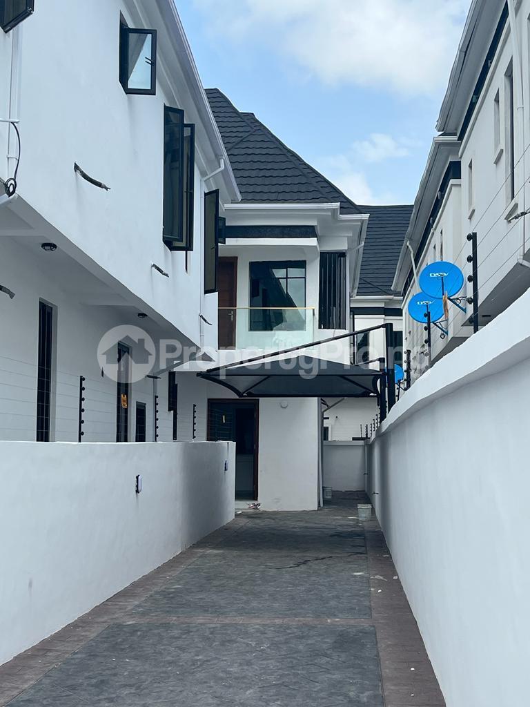 4 bedroom House for sale Second Toll Gate chevron Lekki Lagos