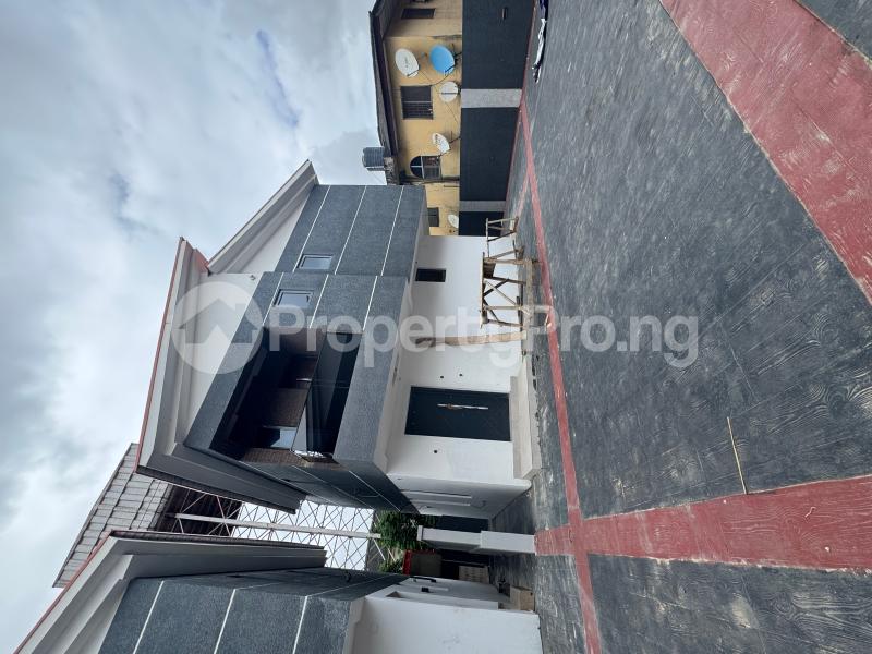 4 bedroom House for sale Ogunlana Surulere Lagos