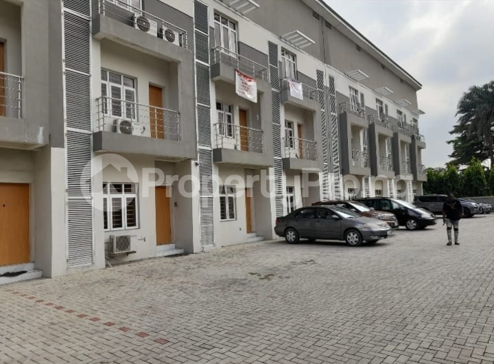 4 bedroom House for sale (behind Maryland Mall) Mende Maryland Lagos
