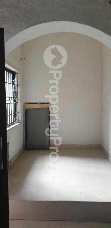 3 bedroom House for rent Off Hughes Avenue, Alagomeji, Yaba. Alagomeji Yaba Lagos