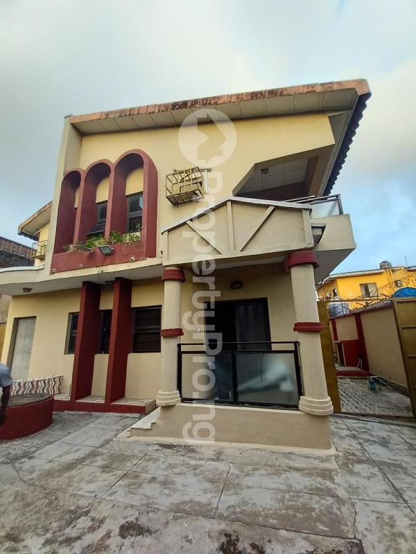 4 bedroom House for rent Off Ogunlana Drive Ogunlana Surulere Lagos