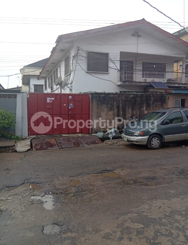 2 bedroom House for sale Serene And Gated Street Onike Yaba Lagos