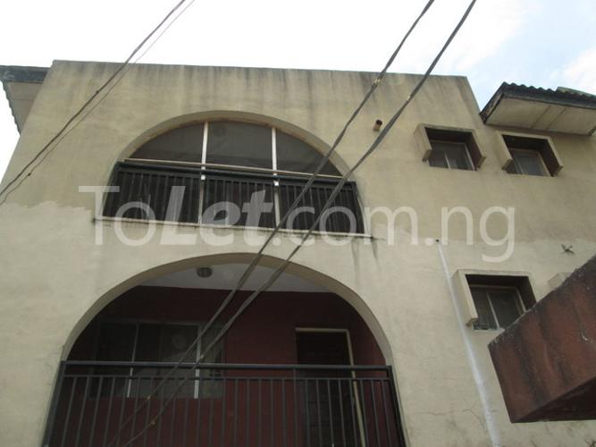 3 bedroom Flat / Apartment for rent Jaiyeola Ajatta Oshodi Expressway Oshodi Lagos