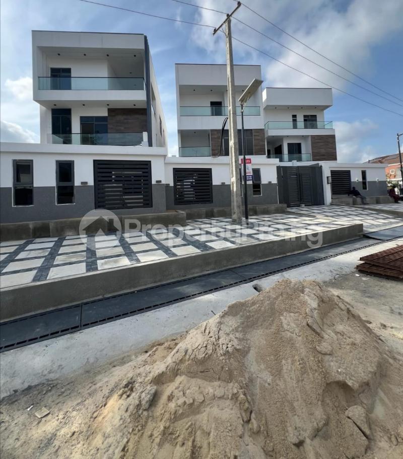 6 bedroom House for sale Admiralty Road Lekki Lagos