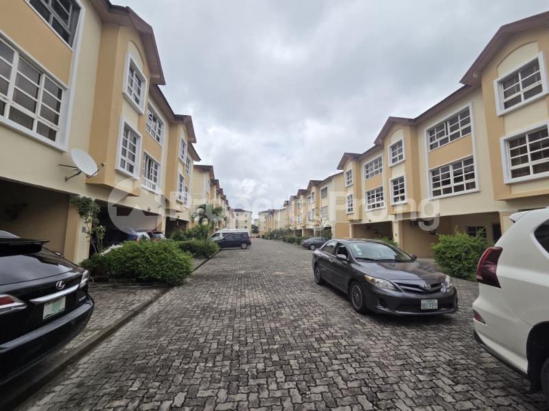 5 bedroom House for rent Bourdillion Court Chevron Drive Lekki Lagos