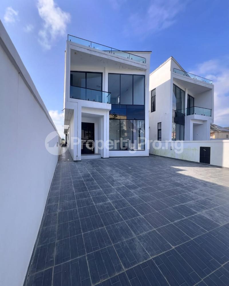 5 bedroom House for sale 2nd Toll Gate Lekki Lagos