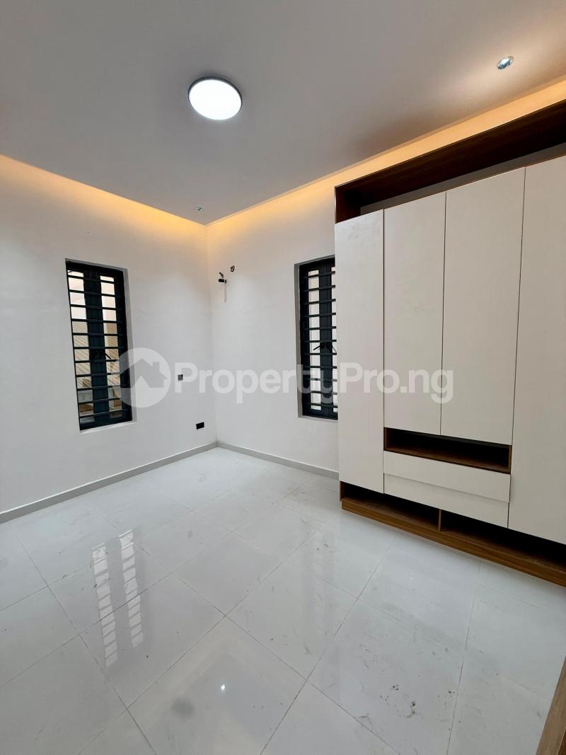 5 bedroom House for sale Thomas Estate Ajah. Thomas estate Ajah Lagos