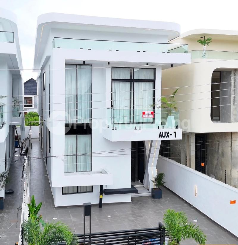 5 bedroom House for sale 2nd Toll Gate Lekki Lagos
