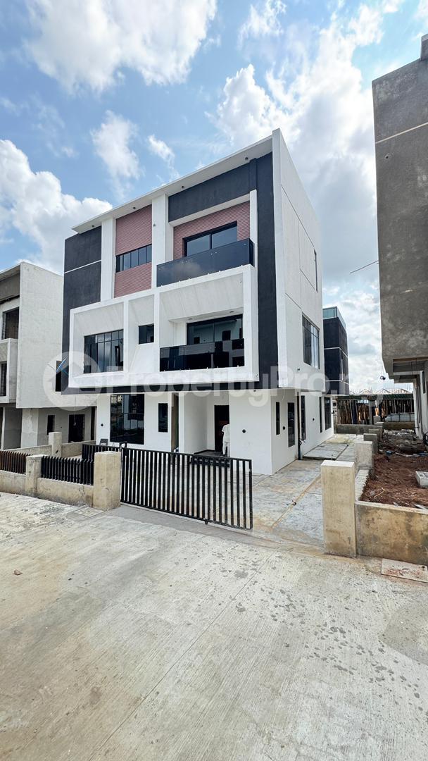 5 bedroom House for sale Lugbe Abuja