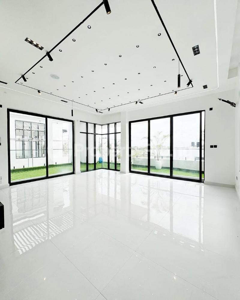 5 bedroom House for sale chevron Lekki Lagos