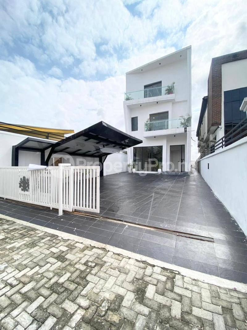 5 bedroom House for sale 2nd Toll Gate chevron Lekki Lagos