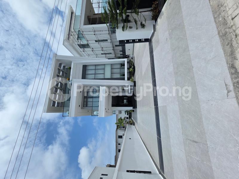 5 bedroom House for sale Beach Resort Estate Osapa london Lekki Lagos