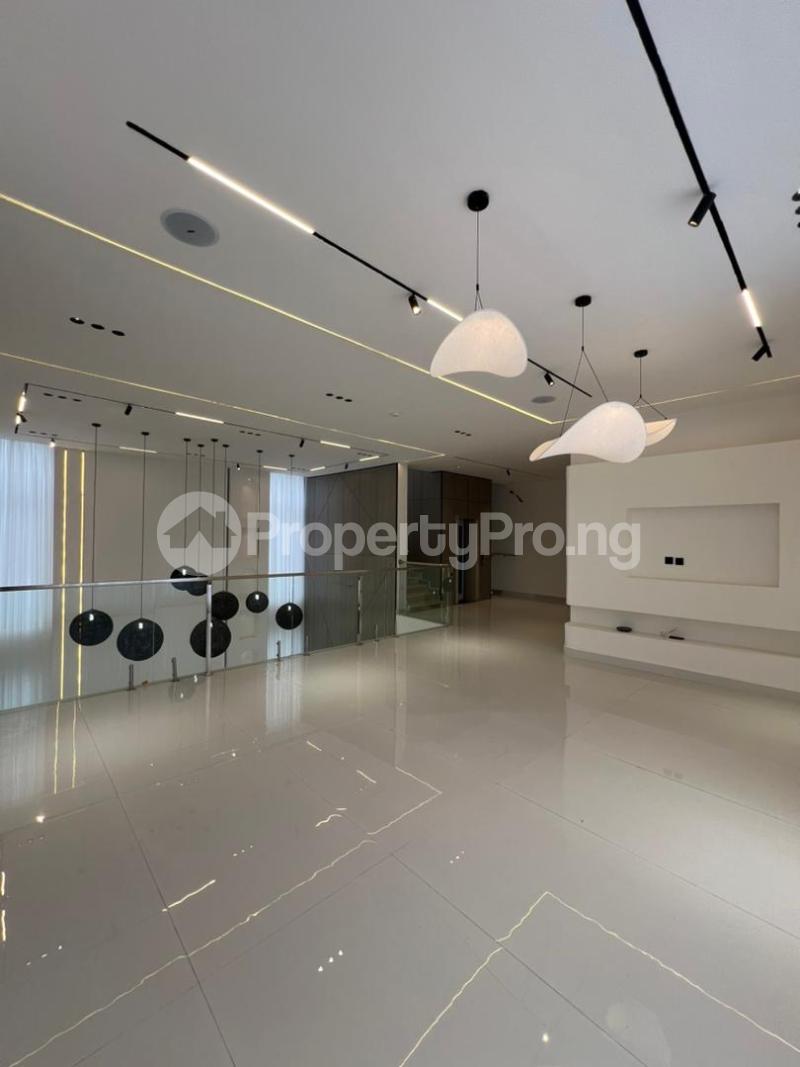 6 bedroom House for sale Osapa london Lekki Lagos