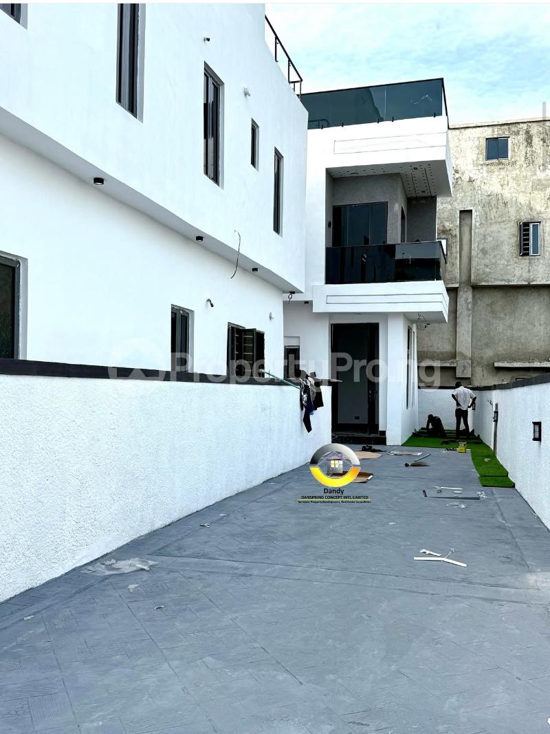 5 bedroom House for sale Ologolo Lekki Lagos