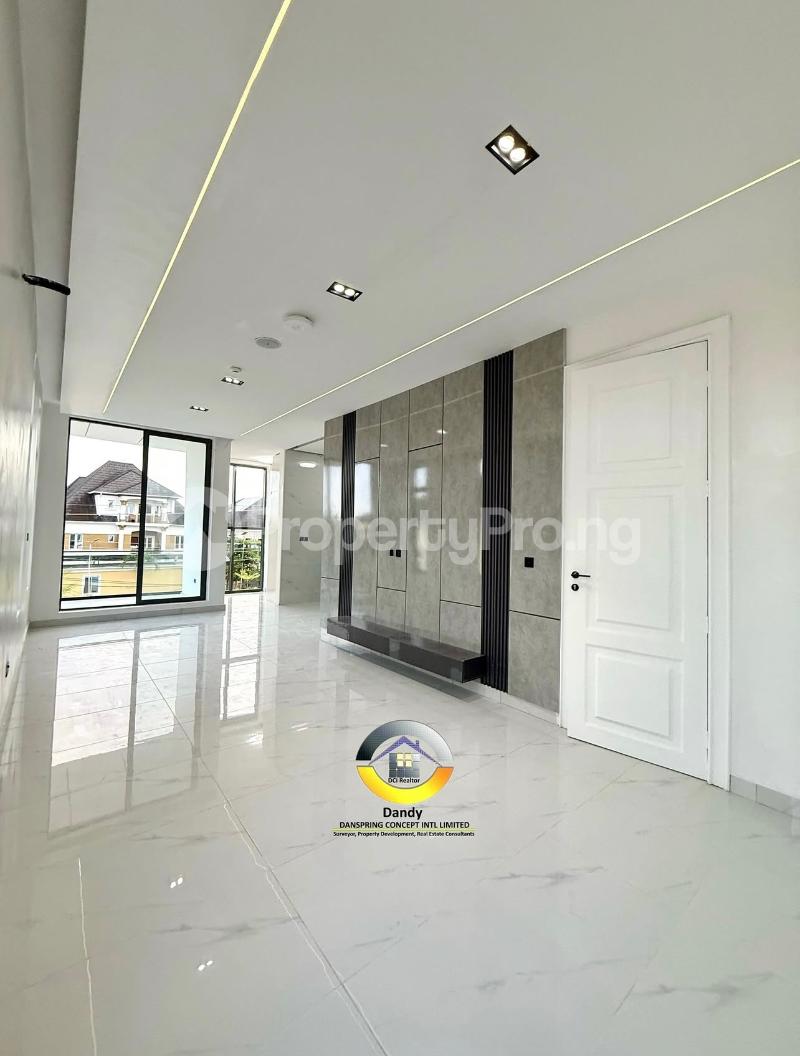 5 bedroom House for sale chevron Lekki Lagos