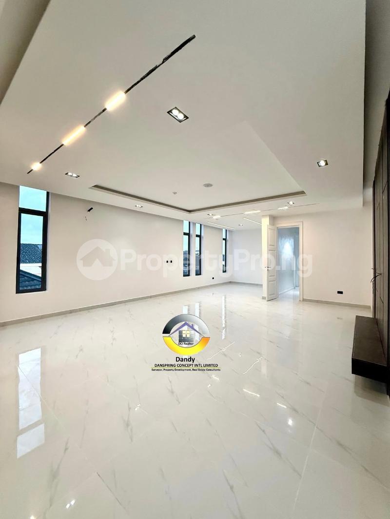 5 bedroom House for sale chevron Lekki Lagos