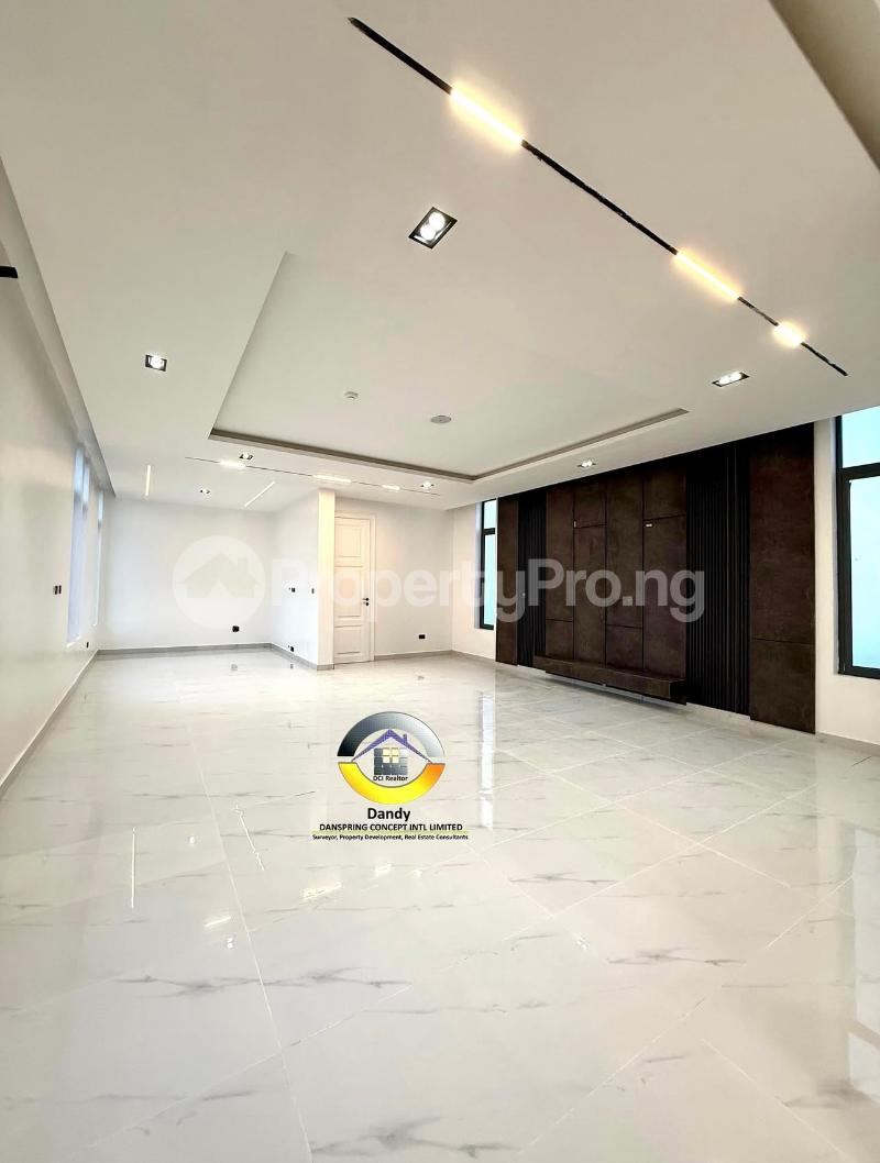 5 bedroom House for sale chevron Lekki Lagos