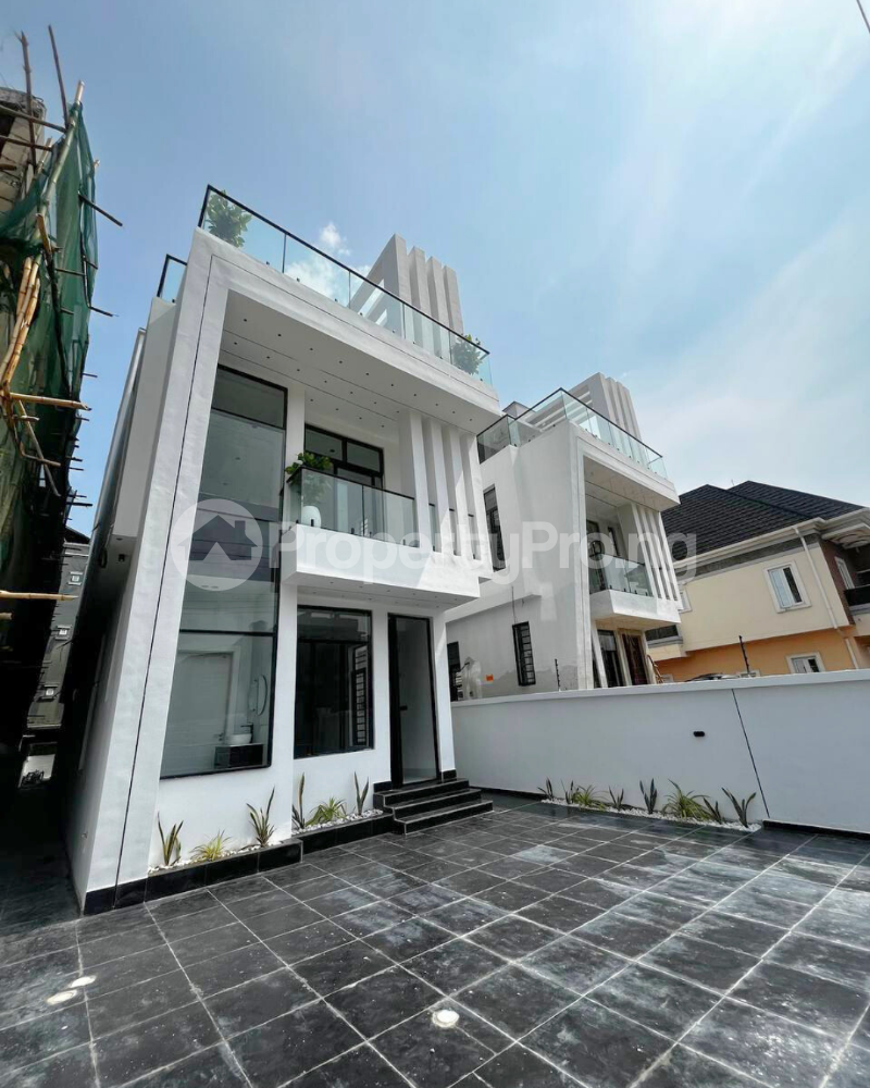 5 bedroom House for sale 2nd Toll Gate Lekki Lagos