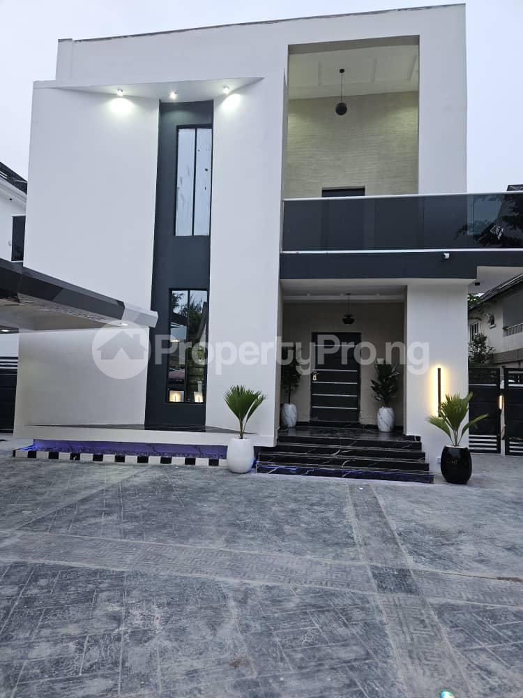 5 bedroom House for sale Carlton Gate Off chevron Lekki Lagos