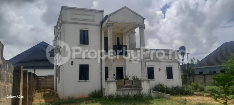 5 bedroom House for sale Off Ohen, Okhoromi Community, Off Airport Road Central Edo