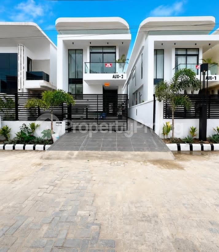 5 bedroom House for sale In An Estate 2nd Toll Gate Lekki Lagos