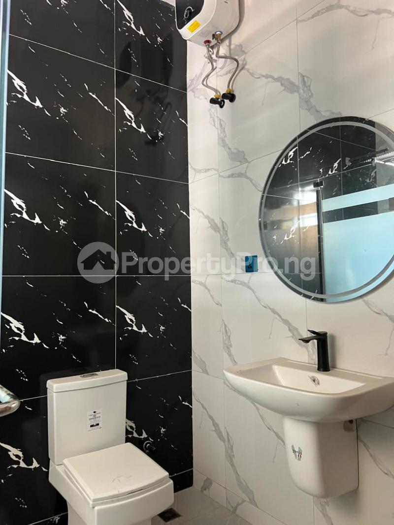 5 bedroom Flat / Apartment for sale Adeniyi Jones Ikeja Lagos