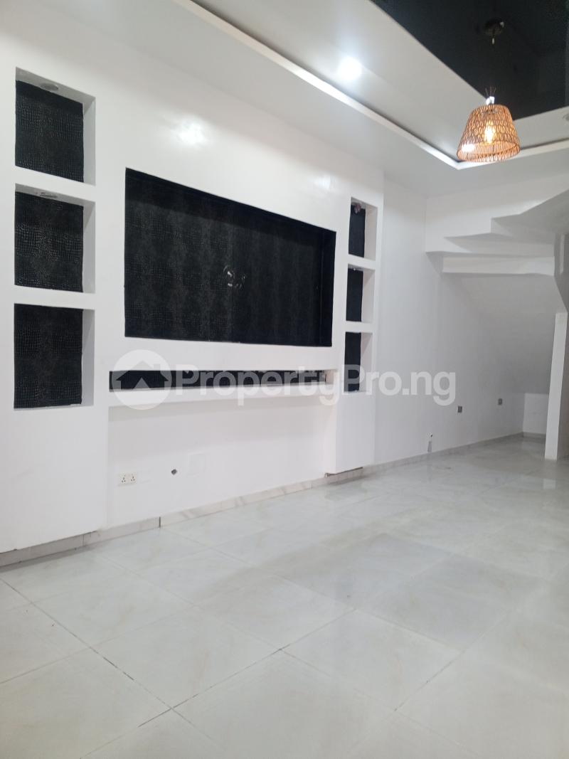 5 bedroom House for rent Hampton Lake Estate Chevron Lekki Lagos