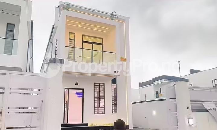 5 bedroom House for sale In An Estate Off Dkk Bus Stop Sangotedo Ajah Lagos