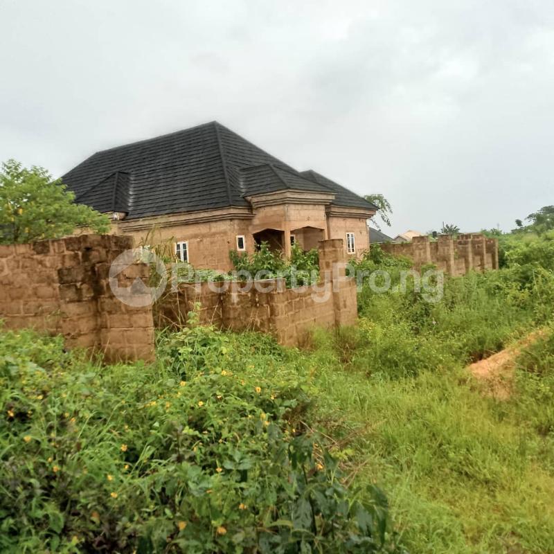 5 bedroom House for sale Auchi Bypass Road,iguomo Community Benin City, Central Edo - 0