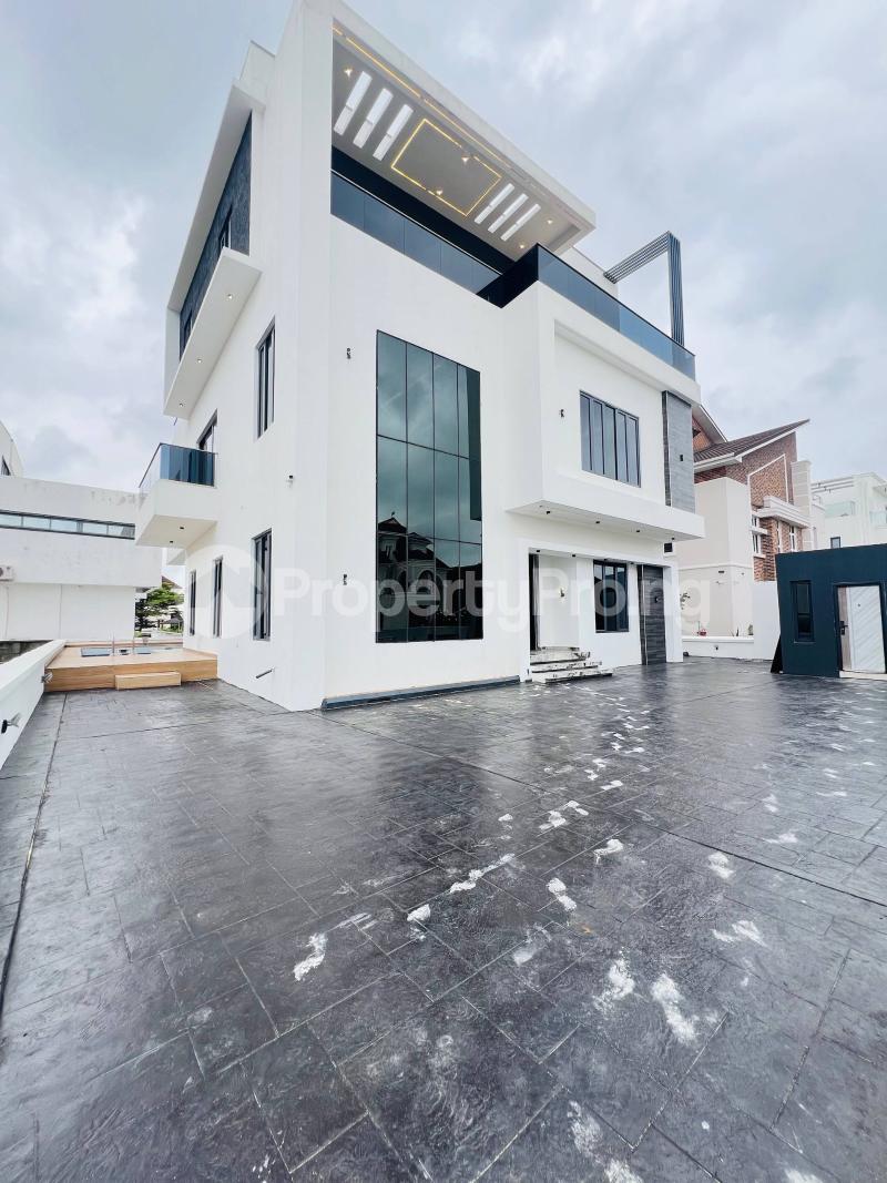 5 bedroom House for sale In A Gated And Secured Estate Osapa london Lekki Lagos