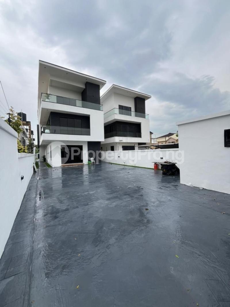 5 bedroom House for sale New Road Lekki Lagos