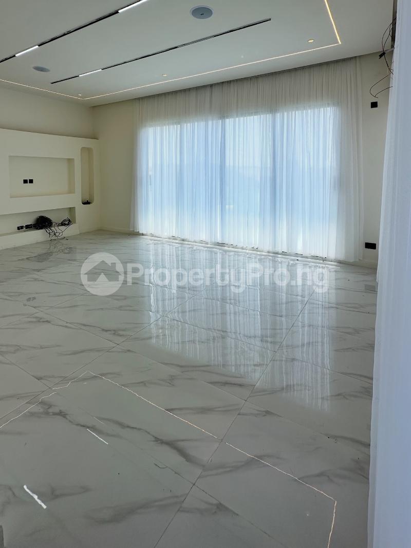 5 bedroom Flat / Apartment for sale Ajah Lagos