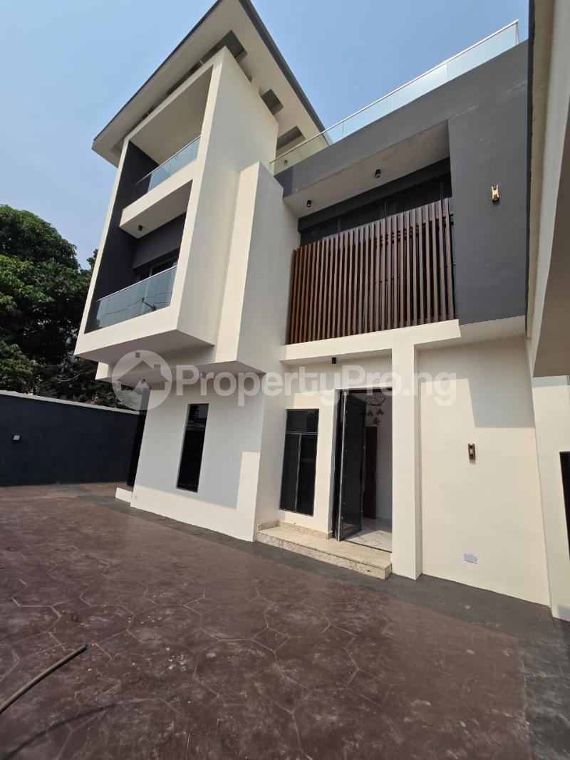 5 bedroom House for sale Omole phase 2 Ojodu Lagos