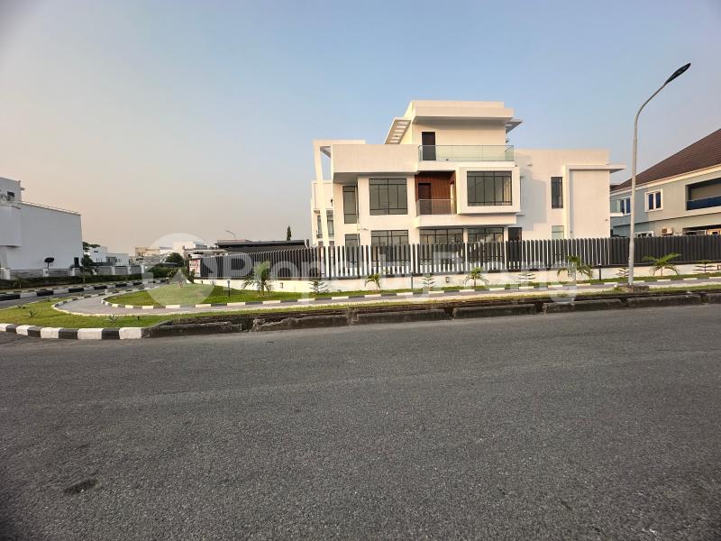 House for sale Pinnock Beach Estate, Osapa london Lekki Lagos