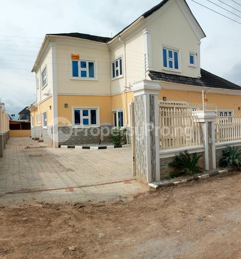 5 bedroom House for sale Off Airport Road, Lugbe Abuja