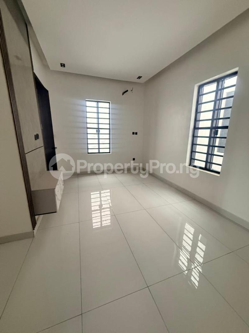 5 bedroom House for sale Off Orchid Road, Lekki Lagos