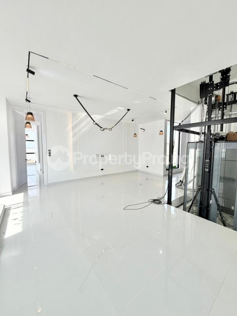 5 bedroom House for sale Osapa london Lekki Lagos