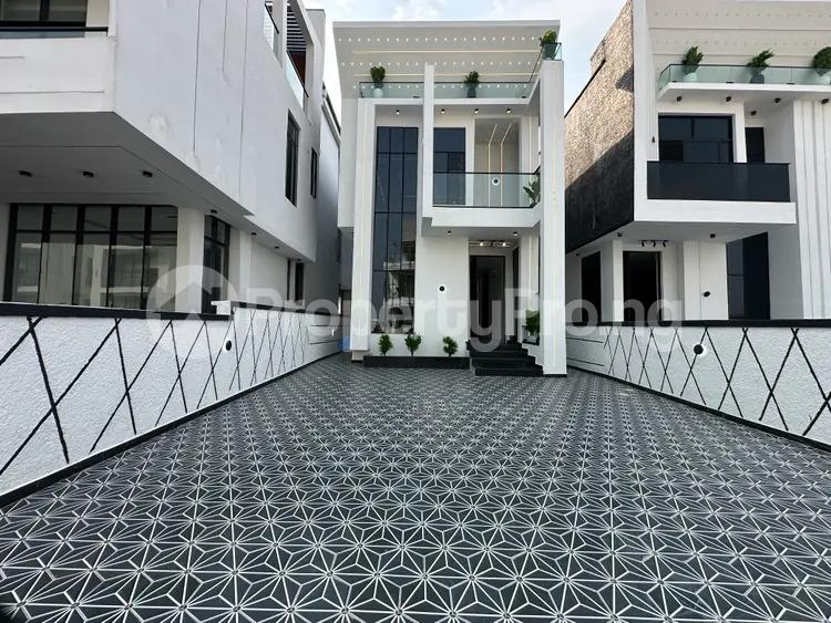 5 bedroom House for sale In A Serene & Secure Estate Chevron Lekki Lagos