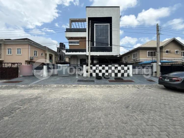 5 bedroom House for sale In A Serene & Secure Estate, Chevron Lekki Lagos