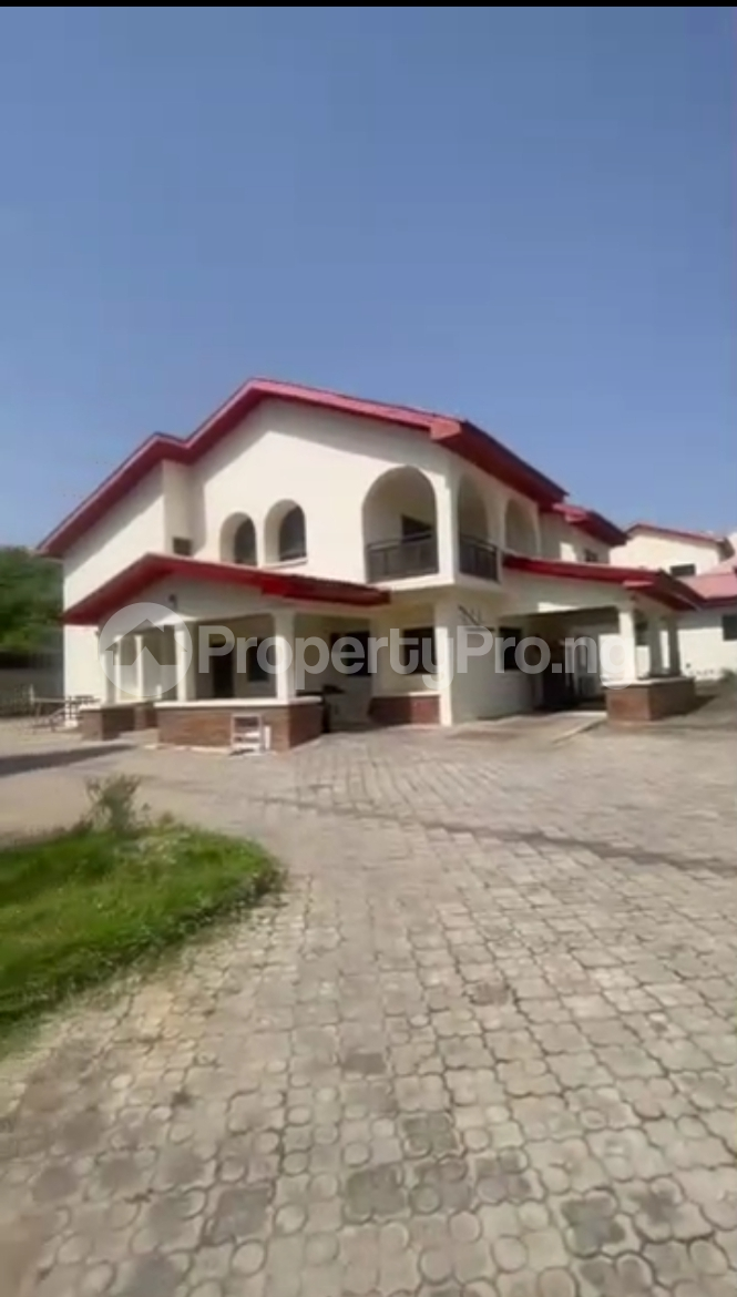 5 bedroom House for sale 1st Avenue Gwarinpa Abuja
