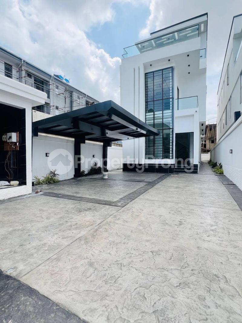 5 bedroom House for sale In A Gated And Secured Estate Osapa london Lekki Lagos