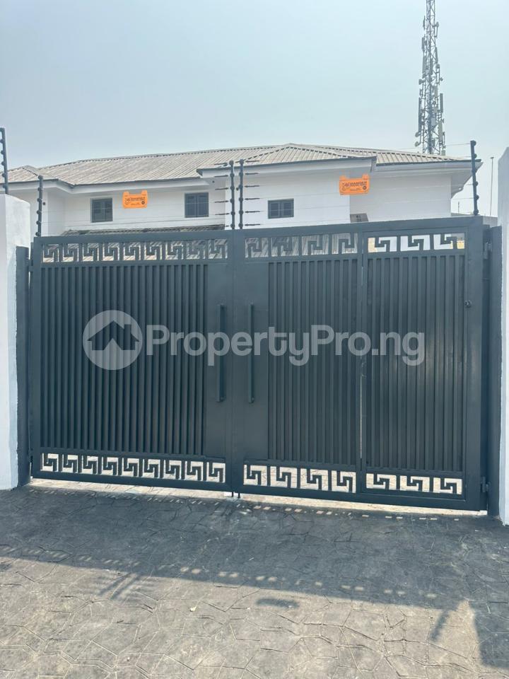 5 bedroom House for rent 1st Roundabout Lekki Lagos