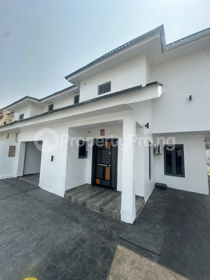5 bedroom House for rent 1st Roundabout Lekki Lagos
