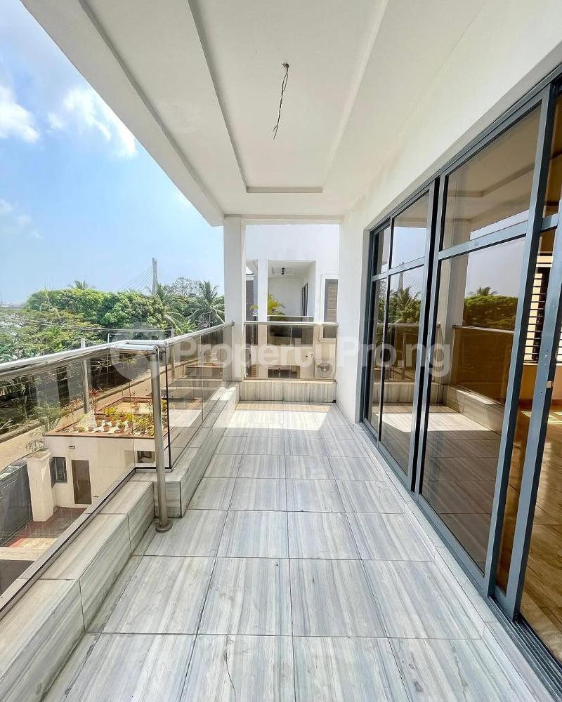 5 bedroom House for sale Massive Property Located In One Of The Most Exclusive Neighborhoods Of Ikoyi. Ikoyi Lagos