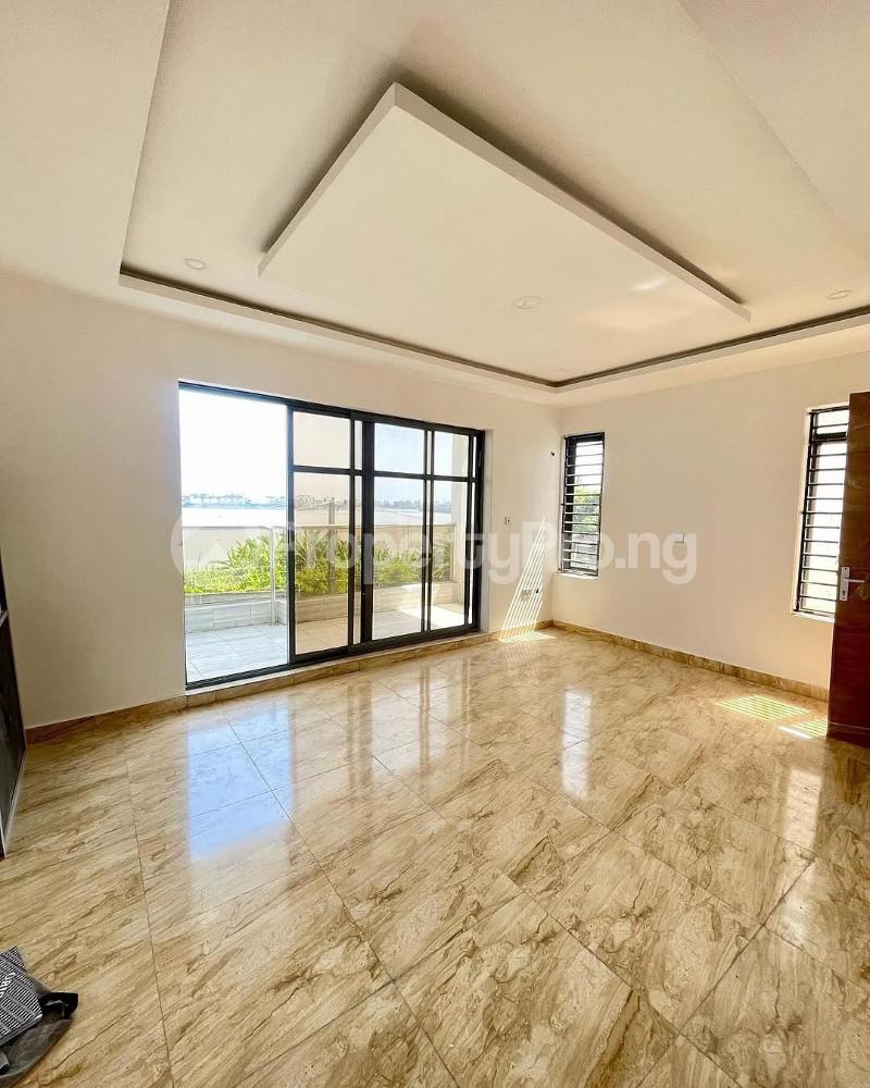 5 bedroom House for sale Massive Property Located In One Of The Most Exclusive Neighborhoods Of Ikoyi. Ikoyi Lagos