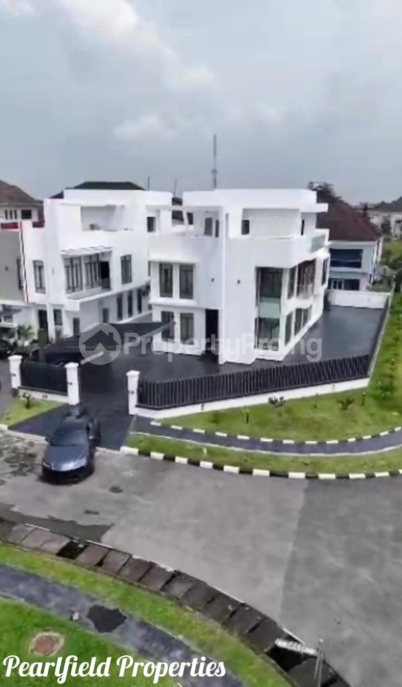 5 bedroom House for sale Pinnoch Beach Estate Osapa london Lekki Lagos
