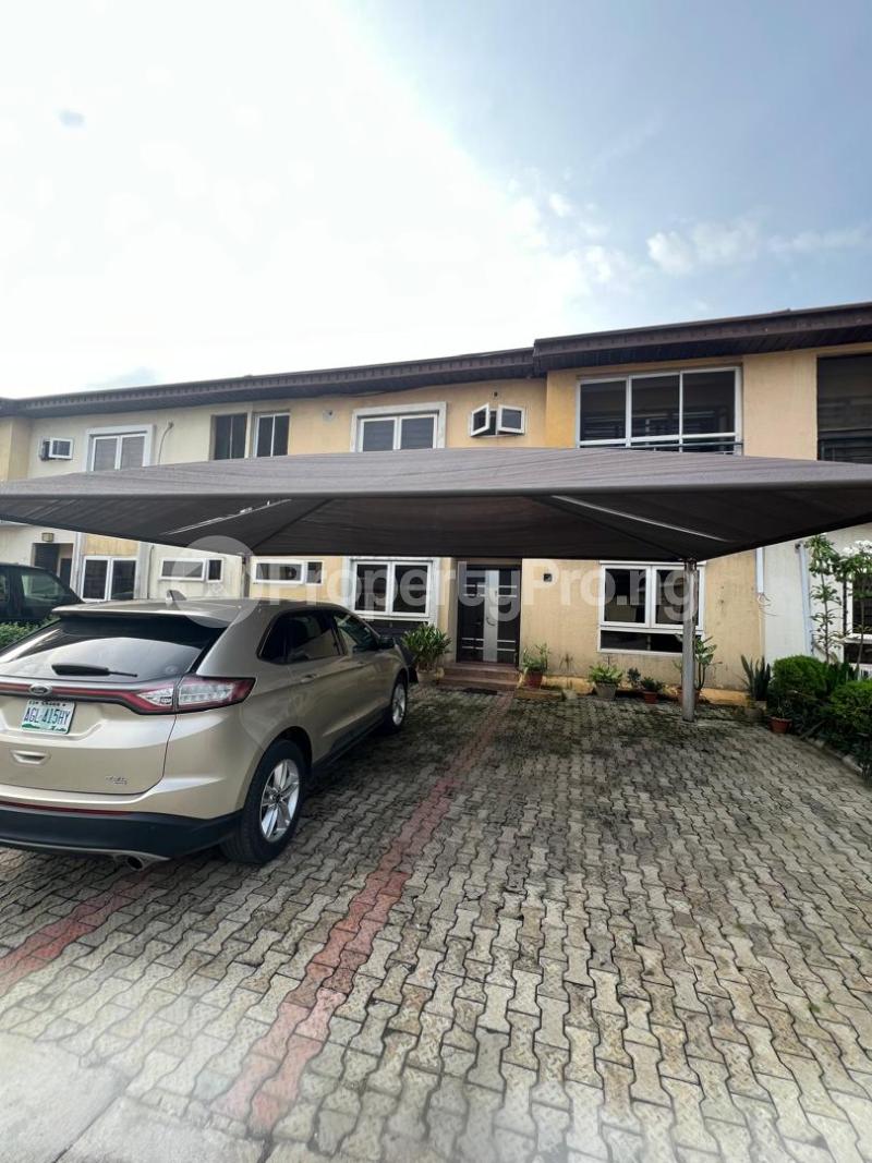 5 bedroom House for rent Platinum Way Jakande Lekki Lagos