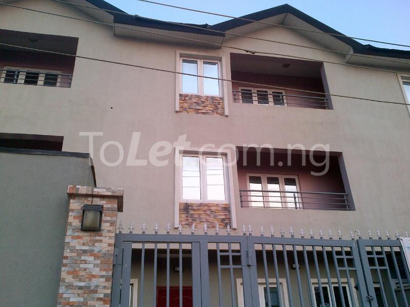 5 bedroom House for rent Arowojobe Estate Mende Maryland Lagos