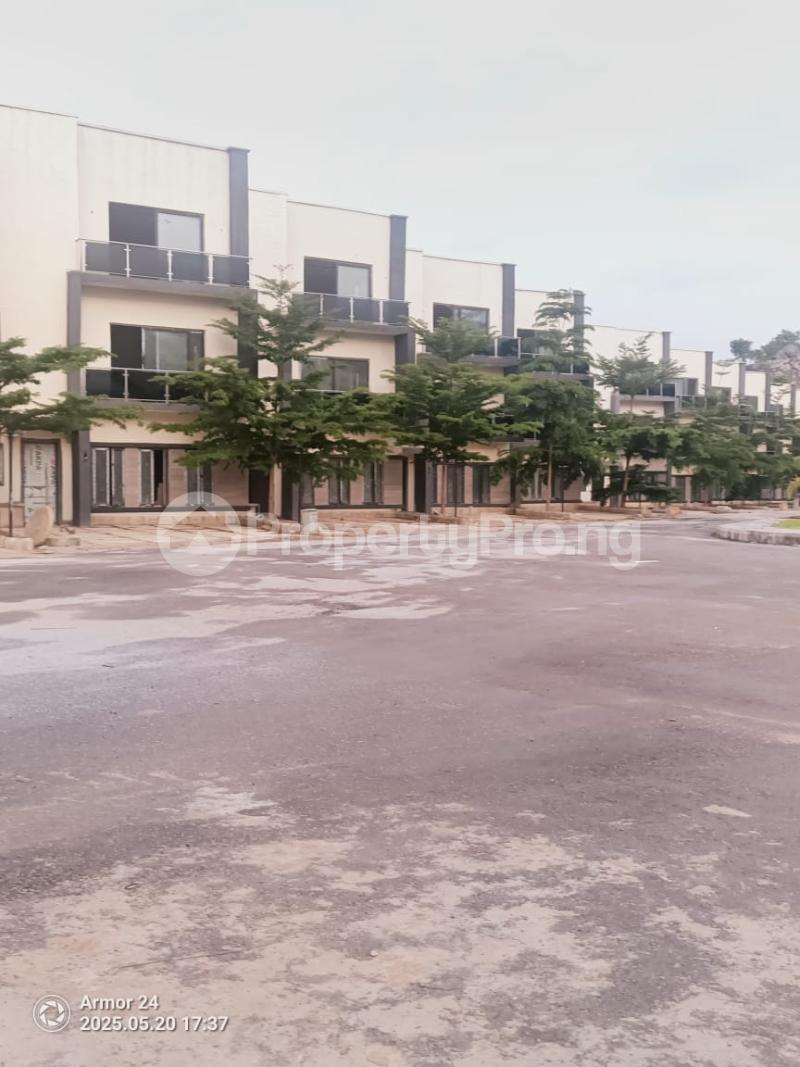 4 bedroom House for sale Idu Karmu, Close To Nizamiya Hospital Idu Abuja